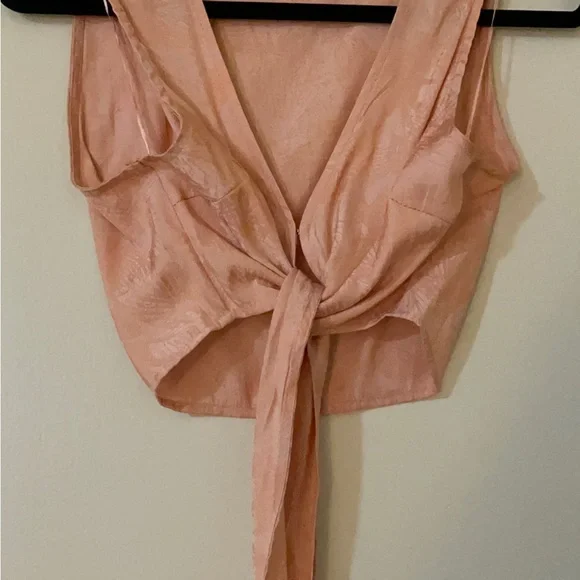 Floral print crop top. - Picture 3 of 5